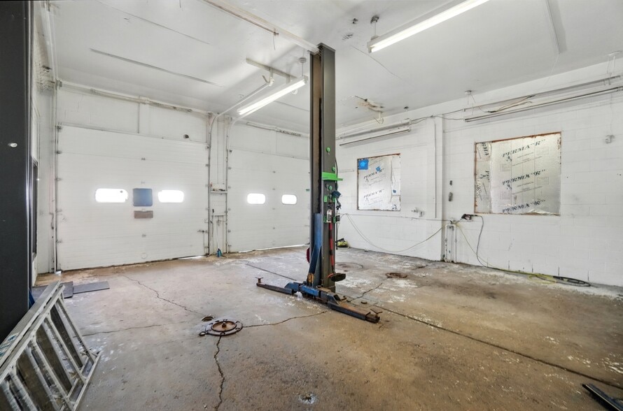 More Photos Of 4500 Dixie Hwy, Franklin Auto Repair For Sale