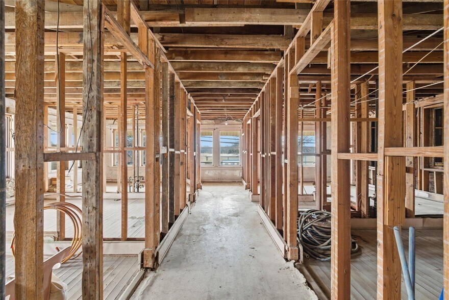 More Photos Of 226 E Blackjack St, Dublin Storefront Retail Residential For Sale