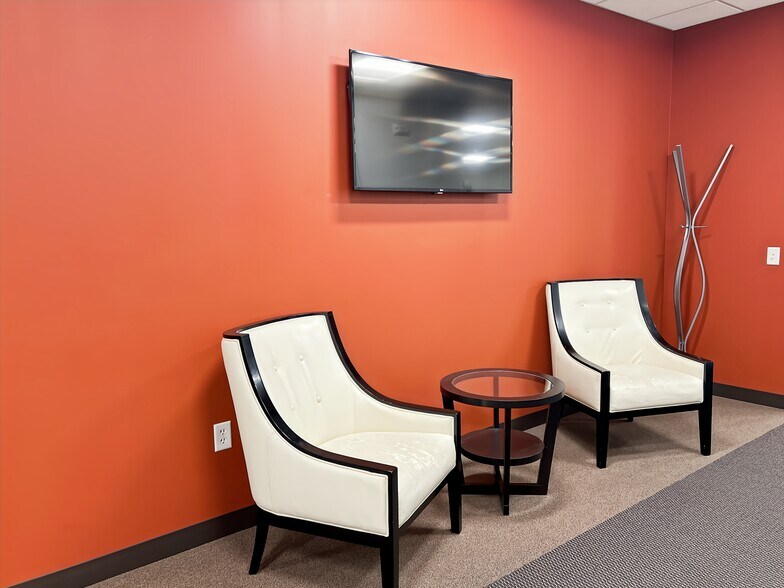 More Photos Of 4620 E 53rd St, Davenport Coworking Space