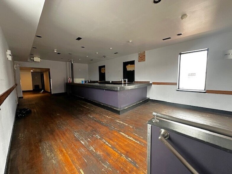 More Photos Of 7 S High St, Belleville General Retail For Sale