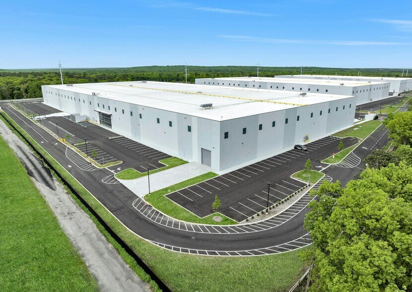 More Photos Of Long Island Expy @ Sills Rd, Medford Distribution For Lease