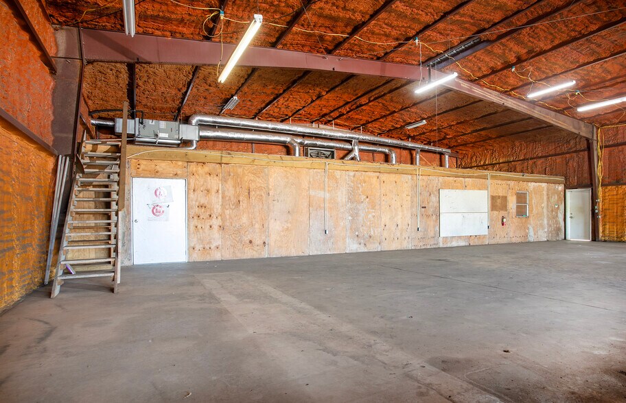 More Photos Of 15503 TX-110, Whitehouse Warehouse For Lease