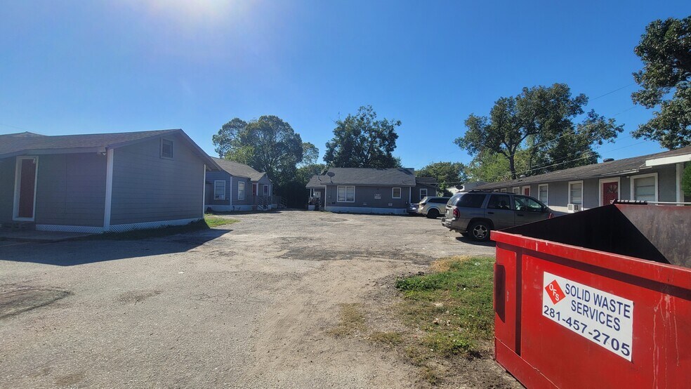 More Photos Of 13928 Bandera St, Houston Apartments For Sale