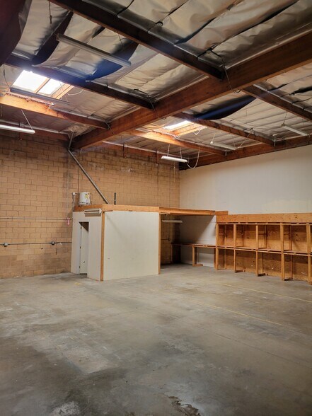 More Photos Of 137-143 S 9th Ave, City Of Industry Manufacturing For Lease