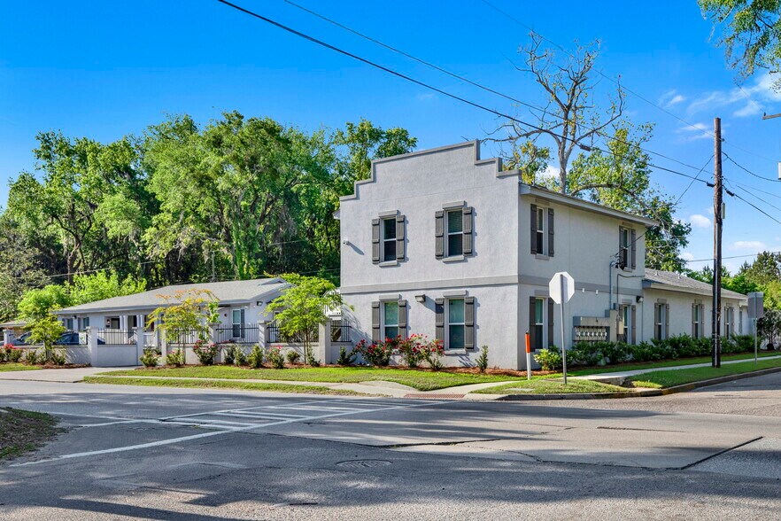 More Photos Of 733 W 52nd St, Savannah Apartments For Sale