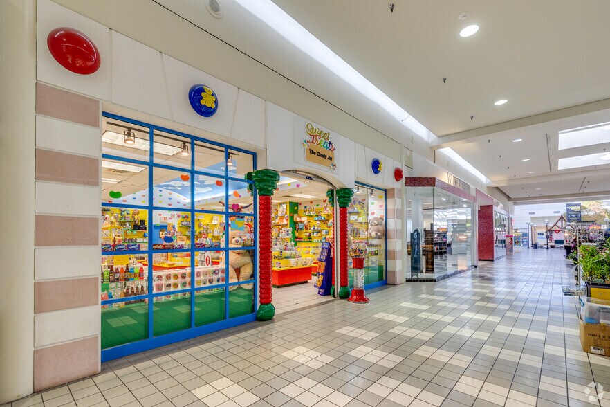 More Photos Of 4901 N Kickapoo Ave, Shawnee General Retail For Sale