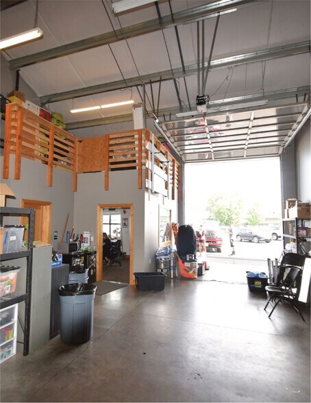 More Photos Of 1177 SE 9th St, Bend Warehouse For Sale