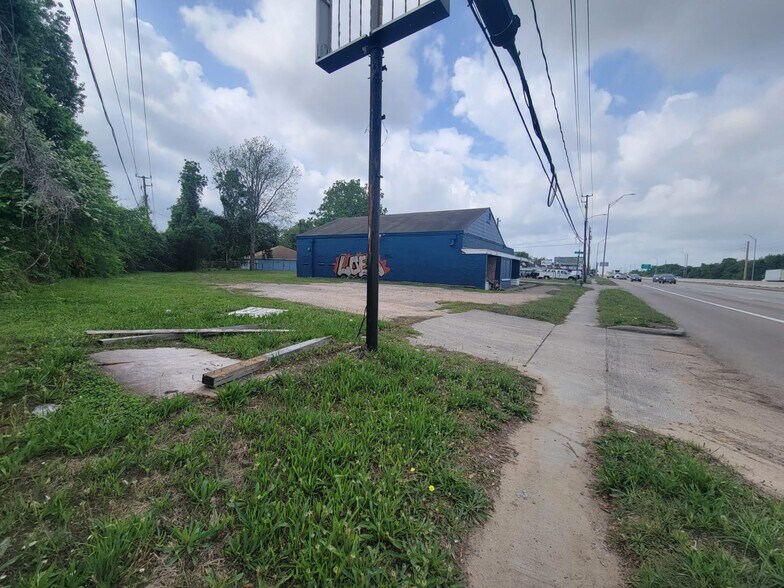 More Photos Of 14201 Main St, Houston Restaurant For Lease