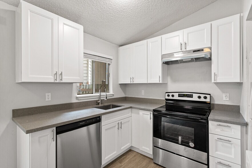 More Photos Of 19789 SW Santee Ct, Tualatin Apartments For Sale