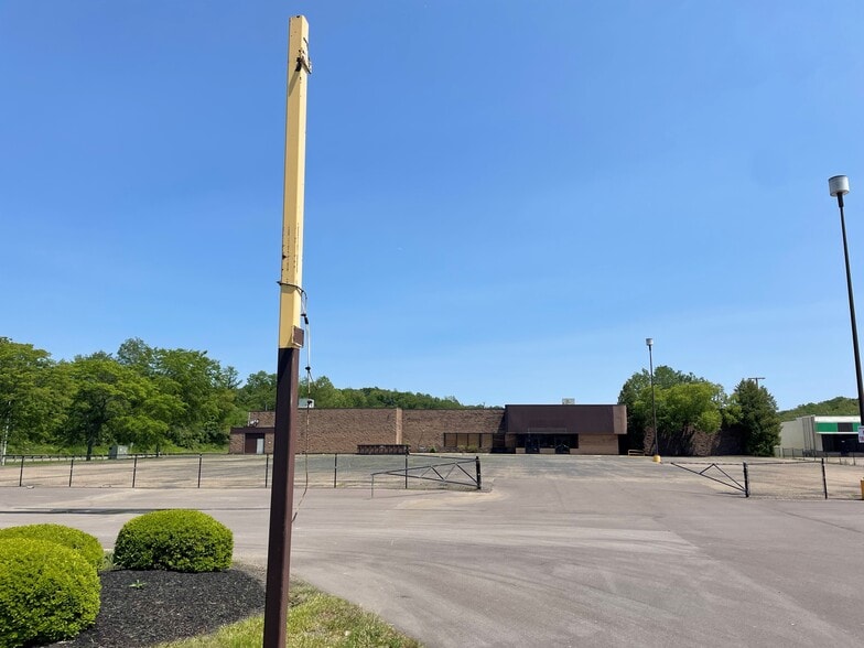 Primary Photo Of 1597 S Washington St, Millersburg Department Store For Sale