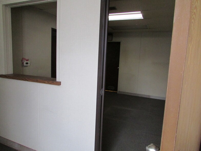 More Photos Of 14033-14055 Achyl Ave, Warren Warehouse For Sale