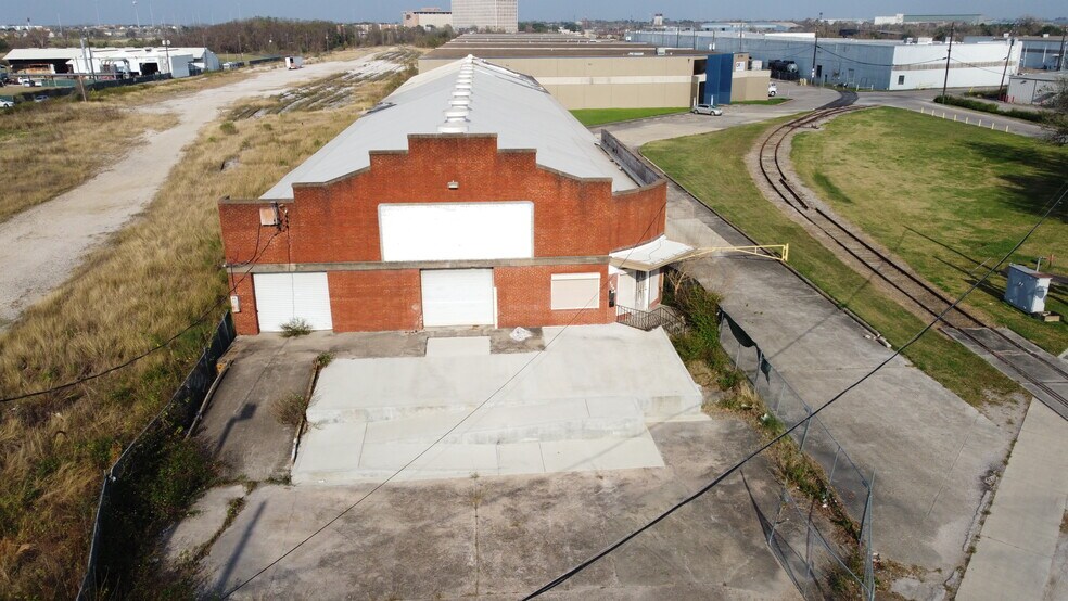 More Photos Of 3229 Navigation Blvd, Houston Warehouse For Sale