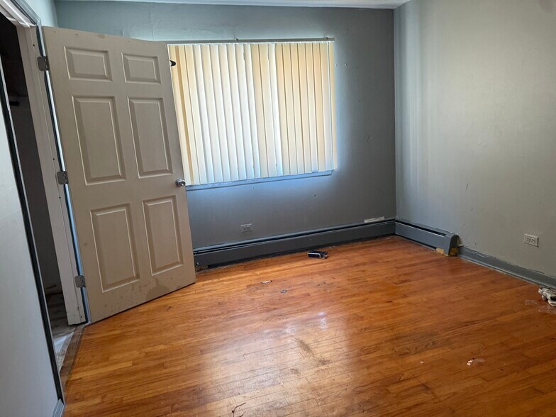 More Photos Of 5833 N Kenmore Ave, Chicago Apartments For Sale