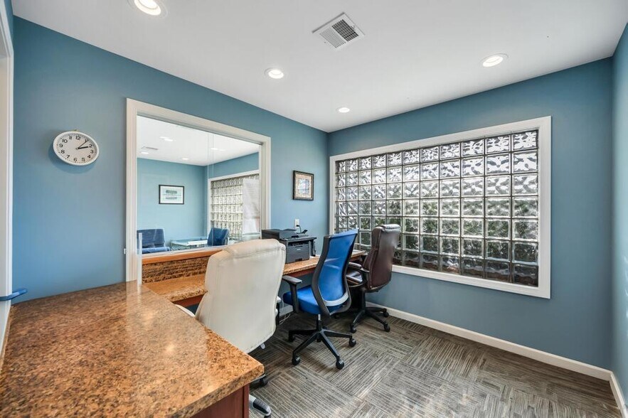 More Photos Of 760 Wellwood Ave, Lindenhurst Office For Sale