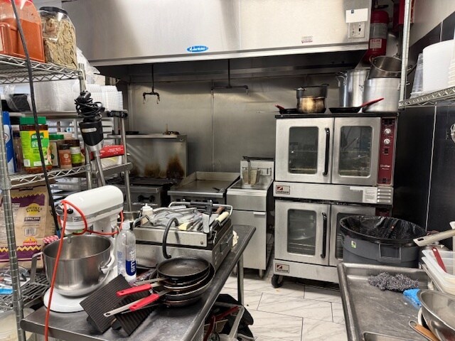 More Photos Of 6740 Reseda Blvd, Reseda Storefront For Lease