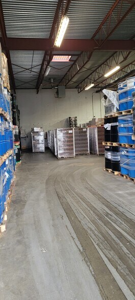 More Photos Of 305 Cayer st, Coquitlam Warehouse For Lease