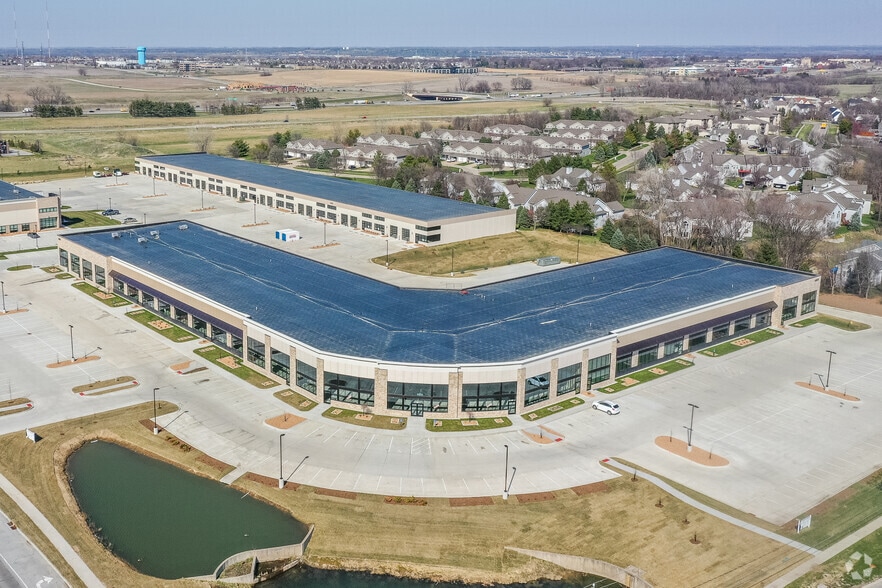 More Photos Of 4701 NW Urbandale Dr, Urbandale Light Distribution For Lease