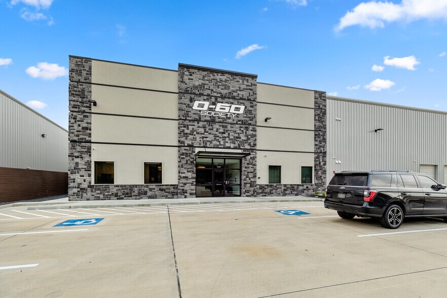 More Photos Of 18409 Intercontinental Crossing Dr, Houston Warehouse For Sale