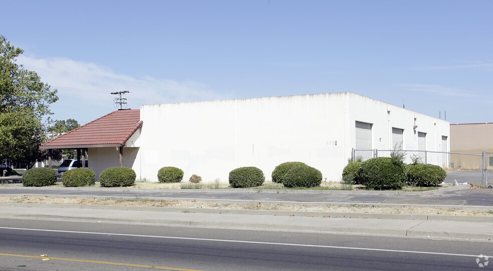 More Photos Of 5501 66th Ave, Sacramento Warehouse For Lease
