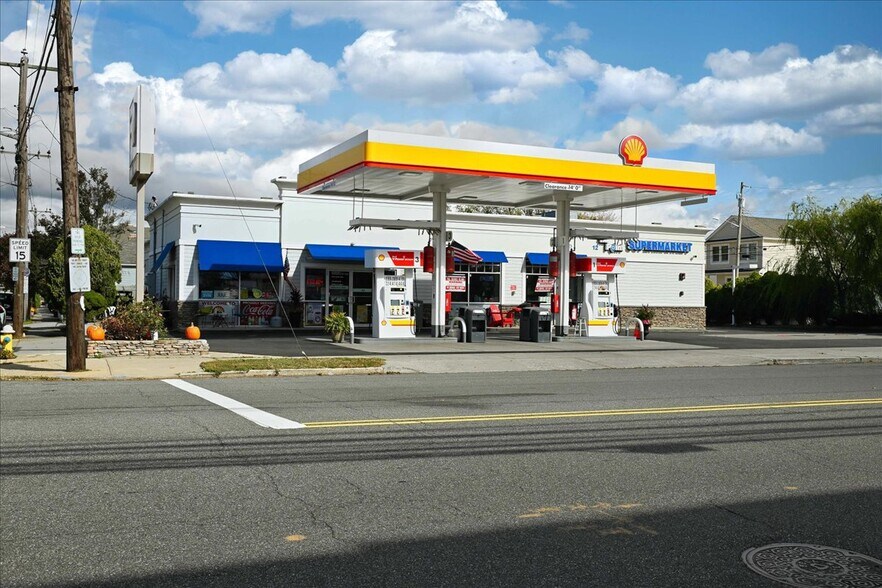 Primary Photo Of 12 Lido Blvd, Point Lookout Service Station For Sale
