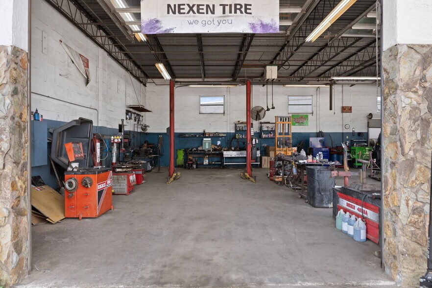 More Photos Of 6826 Ridge Rd, Port Richey Auto Repair For Sale