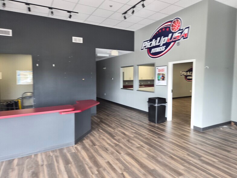 More Photos Of 8200 Cypress Plaza Dr, Jacksonville Health Club For Lease