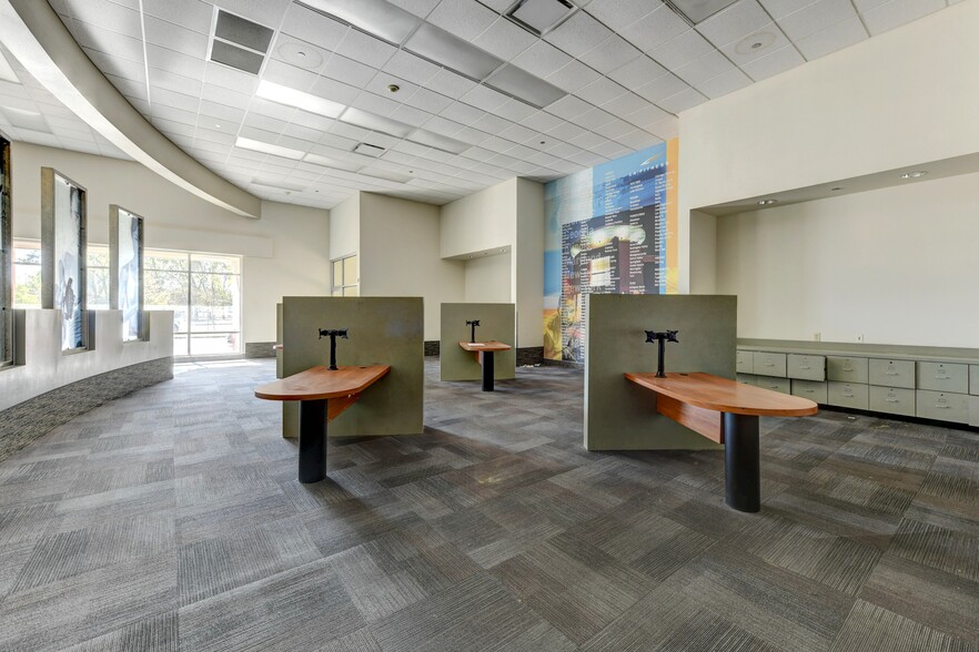 More Photos Of 4340 Lincoln Hwy, Matteson Health Club For Sale