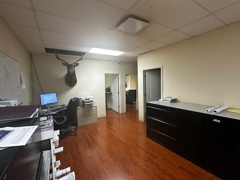 More Photos Of 321 Pitkin Ave, Grand Junction Flex For Sale