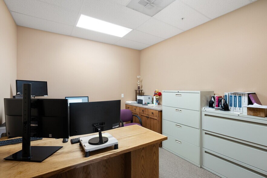 More Photos Of 270 E Sun Ranch Dr, Sisters Industrial For Sale