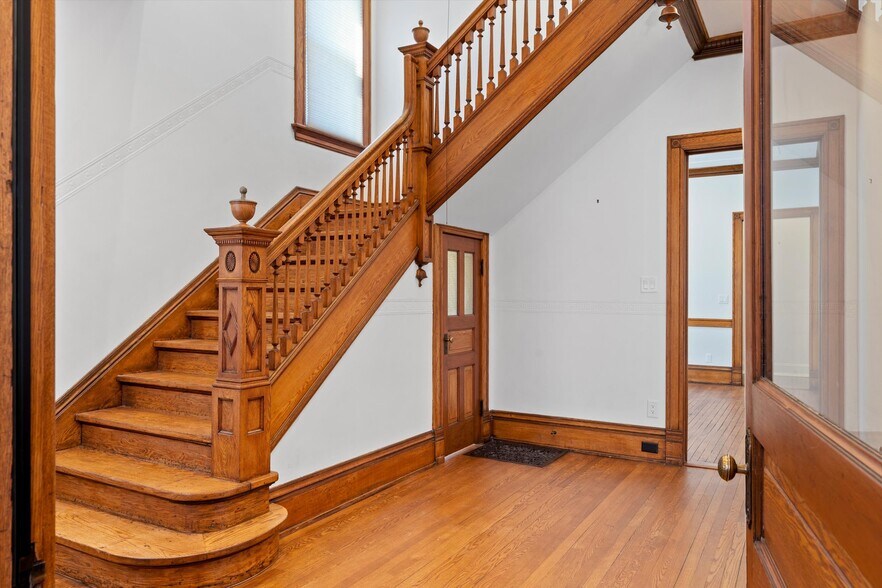 More Photos Of 124 W North Ave, Milwaukee Daycare Center For Sale