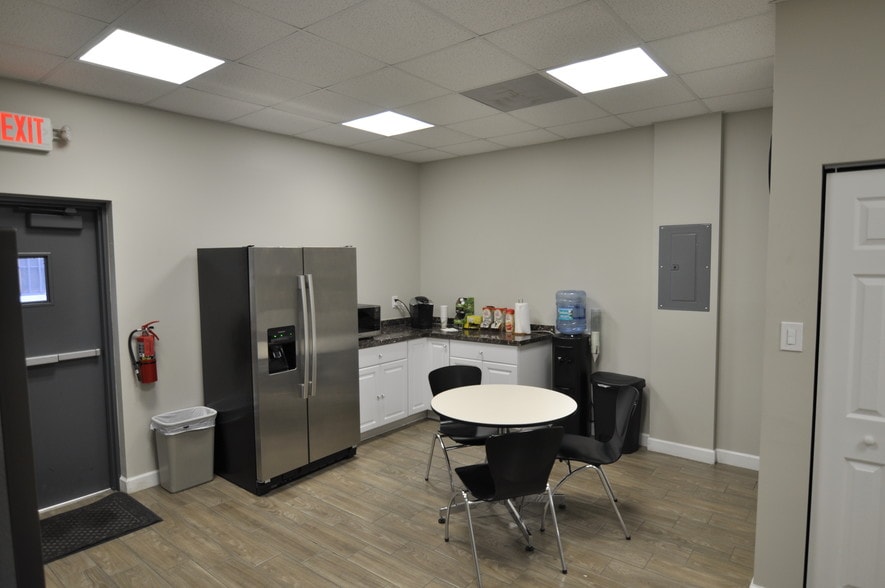 More Photos Of 842 NW 7th Ter, Fort Lauderdale Warehouse For Sale