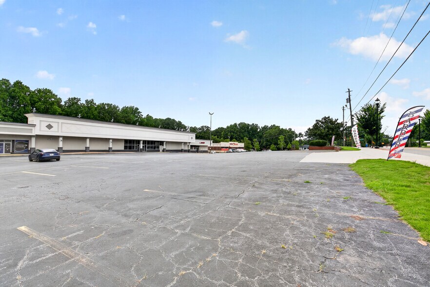 More Photos Of 2455 Delowe Dr, Atlanta Unknown For Lease