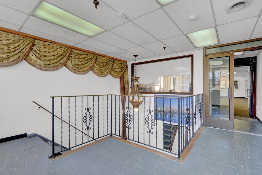 More Photos Of 1438 Wantagh Ave, Wantagh Freestanding For Lease