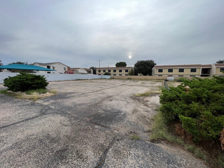 More Photos Of 2319 W Loop 250 N, Midland Flex For Sale