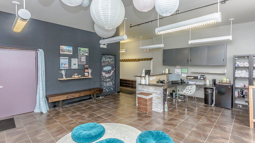 More Photos Of 101-107 N Oak Park Ave, Oak Park General Retail For Sale