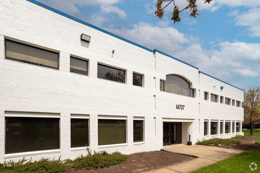More Photos Of 14701-14707 Willard Rd, Chantilly Light Distribution For Lease