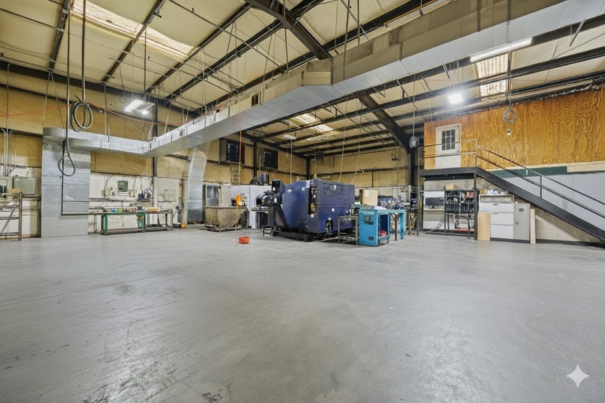 More Photos Of 913 Washington St, Graham Manufacturing For Sale