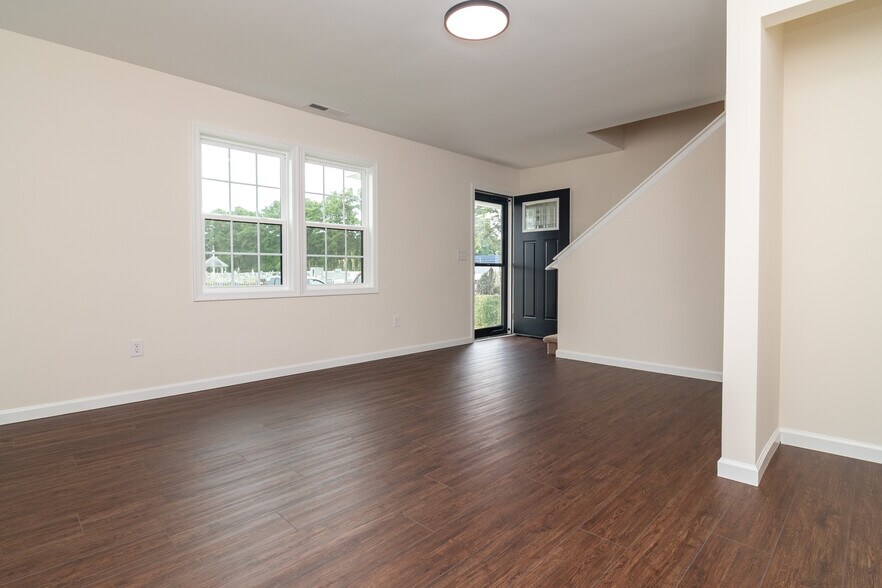 More Photos Of 105 E Adams St, Georgetown Apartments For Sale