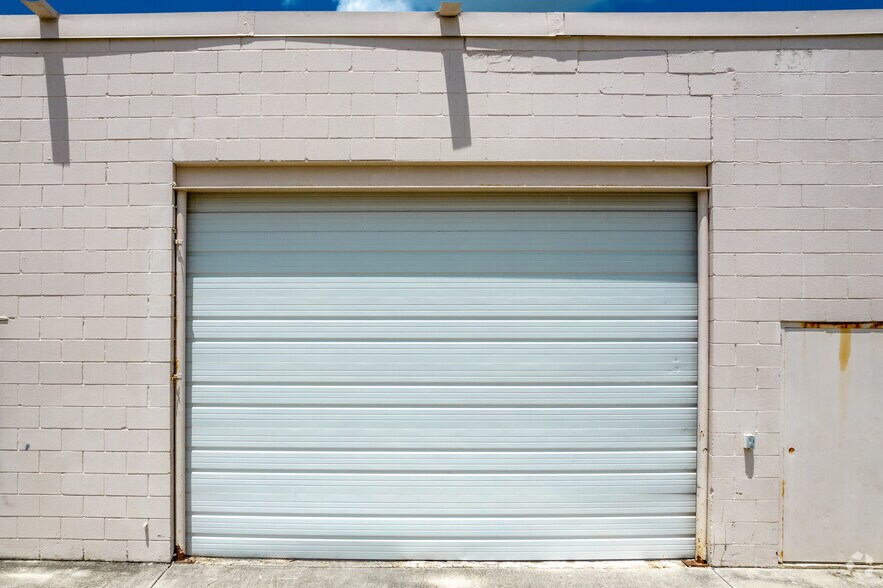 More Photos Of 13810 Lookout Rd, San Antonio Service For Lease