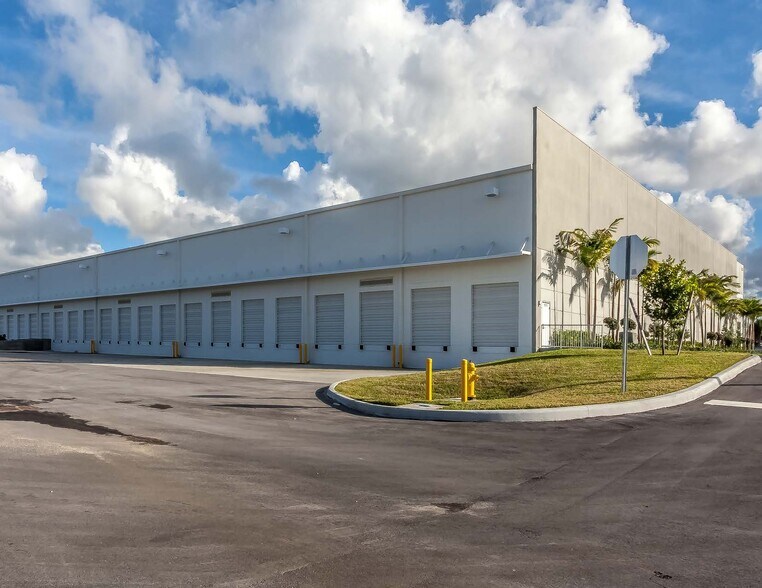 More Photos Of 14501 NW 57th Ave, Hialeah Distribution For Lease