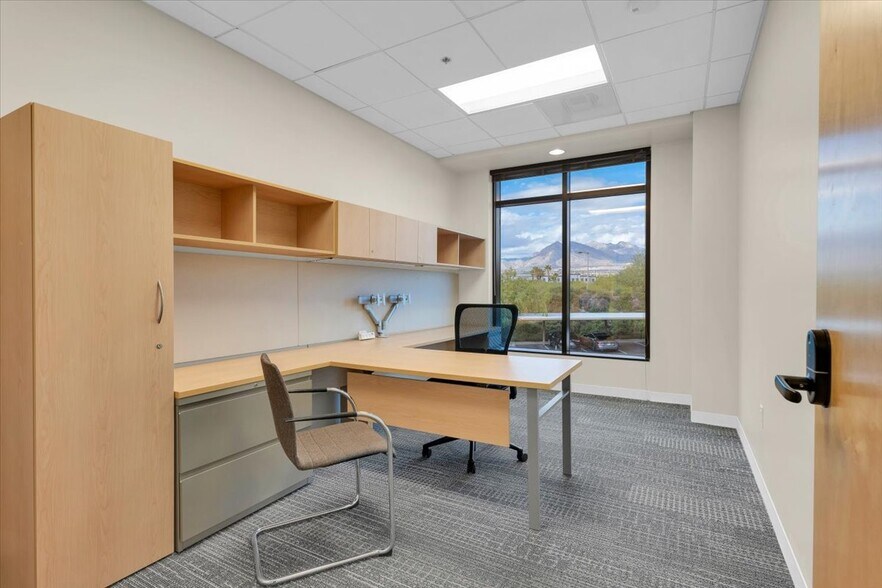 More Photos Of 1635 Village Center Cir, Las Vegas Coworking Space