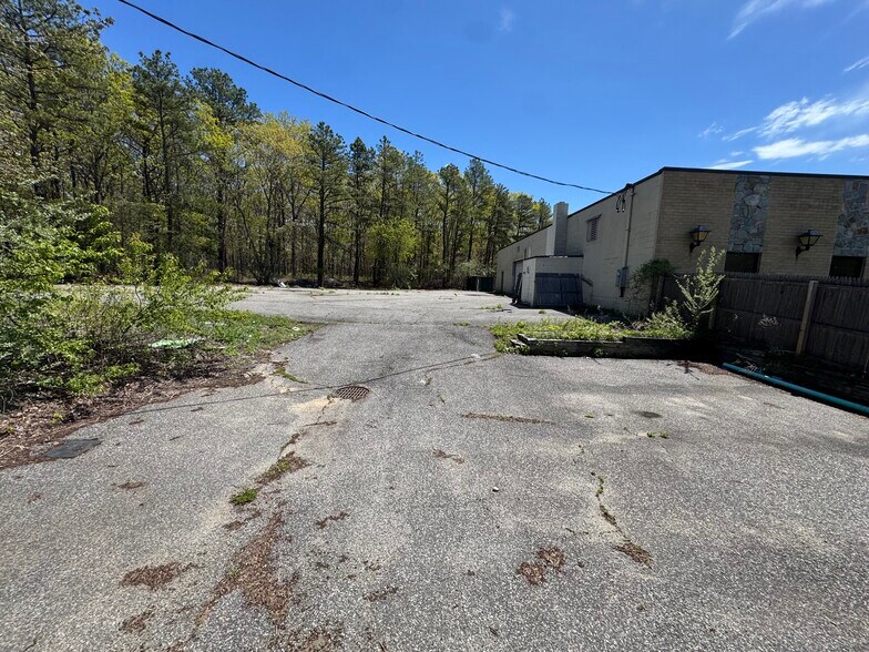 More Photos Of 245 Middle Island Rd, Medford Land For Lease