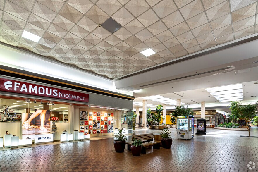 More Photos Of 2259 S 9th St, Salina Unknown For Lease