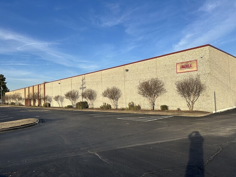 More Photos Of 8950 Hacks Cross Rd, Olive Branch Distribution For Lease