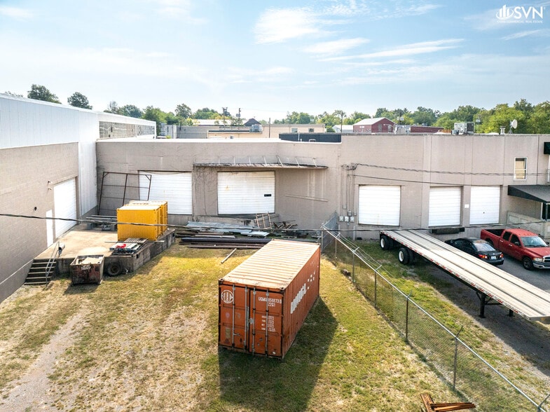 More Photos Of 1115 Delaware Ave, Lexington Warehouse For Lease