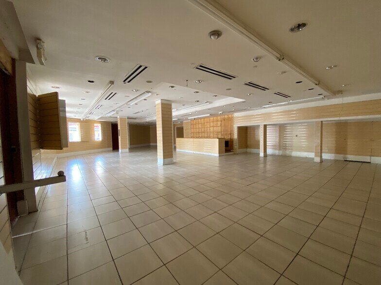 More Photos Of 400 Front St, Key West Storefront For Lease