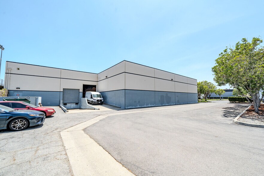 More Photos Of 6433 Alondra Blvd, Paramount Distribution For Sale