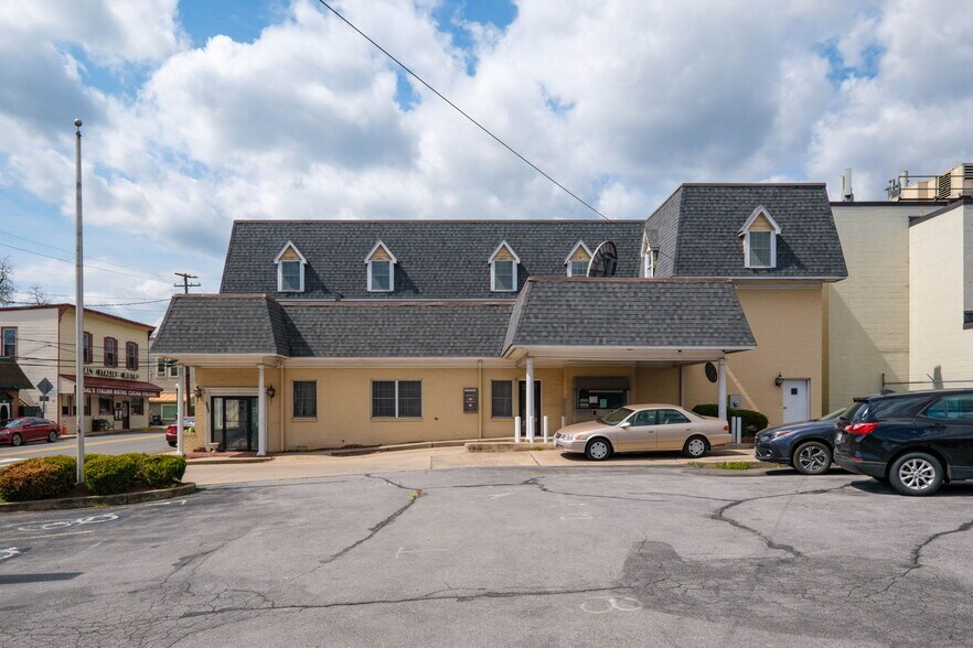 More Photos Of 120 S Main St, Edinburg General Retail For Sale