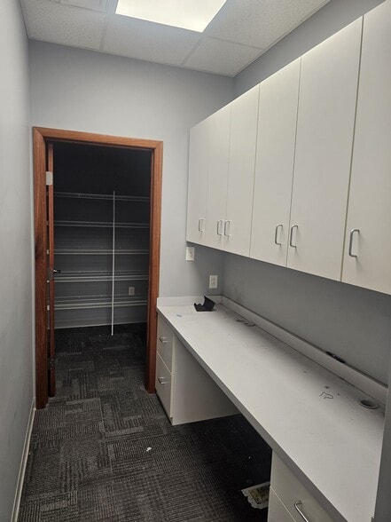 More Photos Of 2383 S Main St, Akron Unknown For Lease