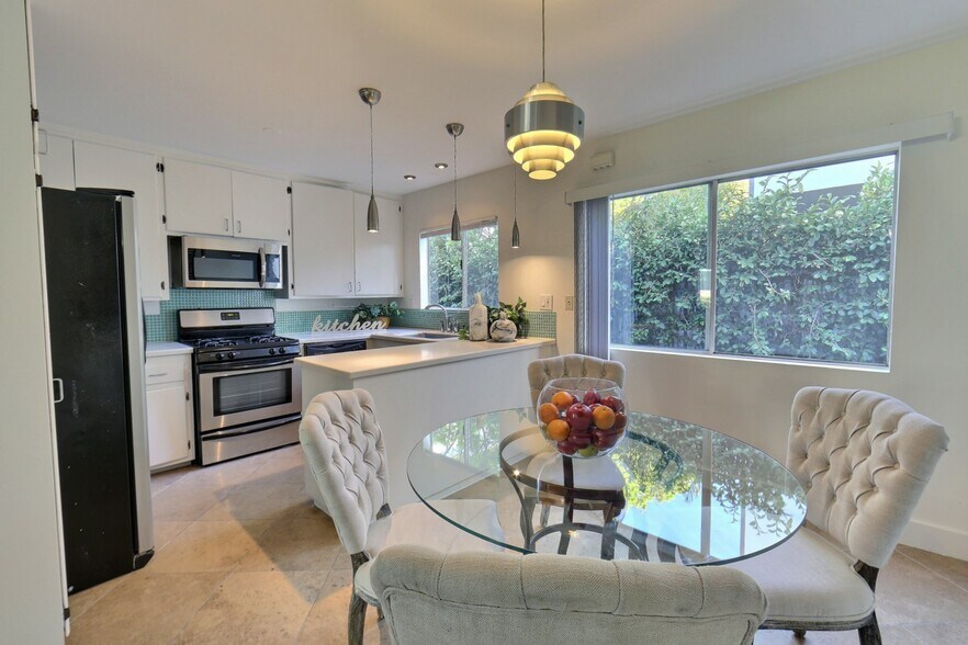 More Photos Of 534 Broadway St, Venice Apartments For Sale